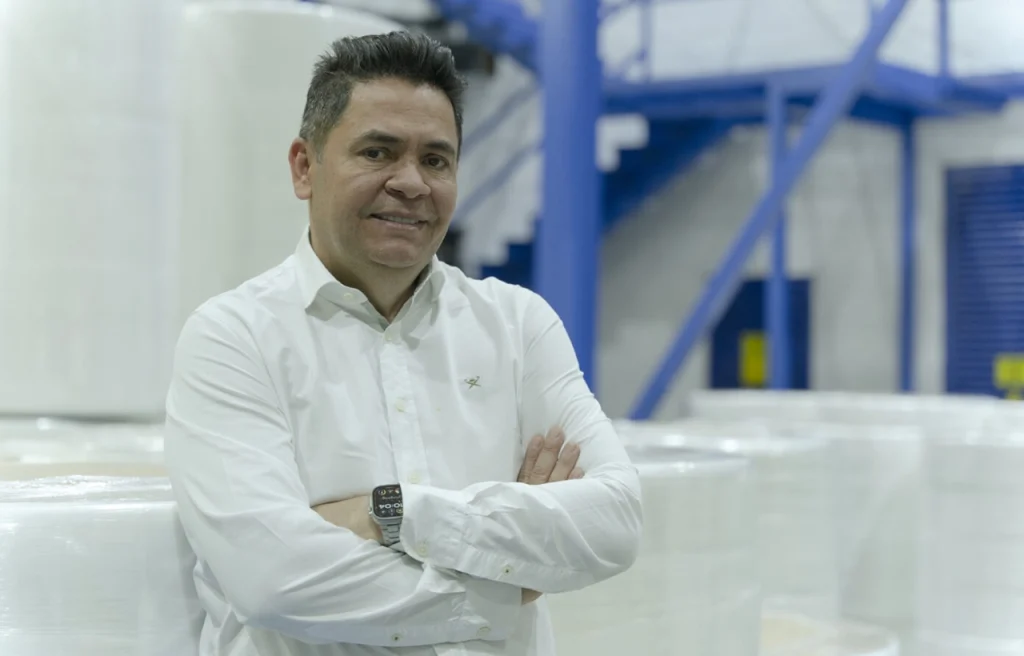 La primera planta de alta velocidad en Suramérica está en Colombia: Quimicolor a la vanguardia con producción de telas Spunlace