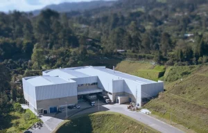 La primera planta de alta velocidad en Suramérica está en Colombia: Quimicolor a la vanguardia con producción de telas Spunlace